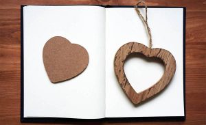 To hjerter symboliserer de to fraskilte der skal være venner efter skilsmissen