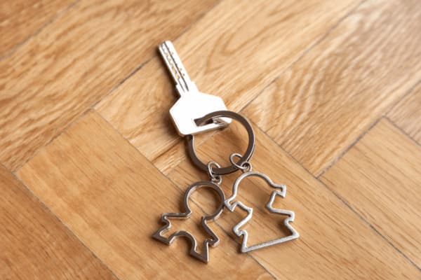 Nøgle til det fælles hjem er klar til at par flytter sammen