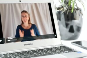 Stine Zink underviser online i mini-kursus om dårlig samvittighed efter skilsmisse