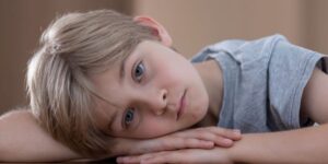 Dreng er påvirket af, at forældrene fortæller, de skal skilles