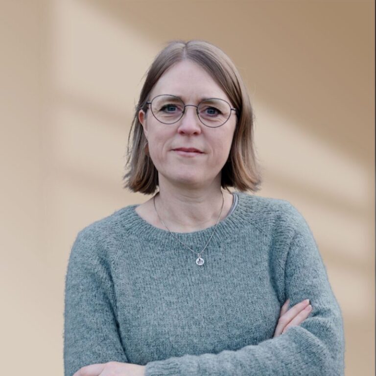 Parterapeut Stine Zink i grøn trøje